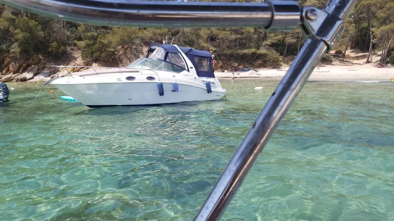 Hotel Hebergement Insolite Sur Un Bateau À Quai à La Londe-les-Maures
